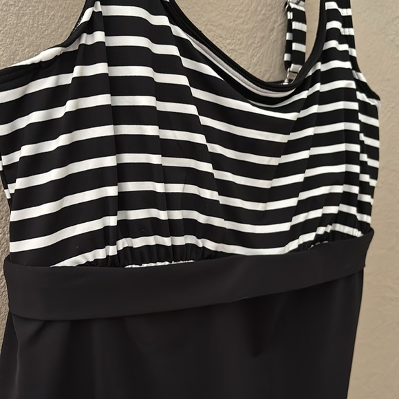 Women’s Lands End Swim Dress, Black/White Stripe, Size 14 DD - Picture 2 of 7